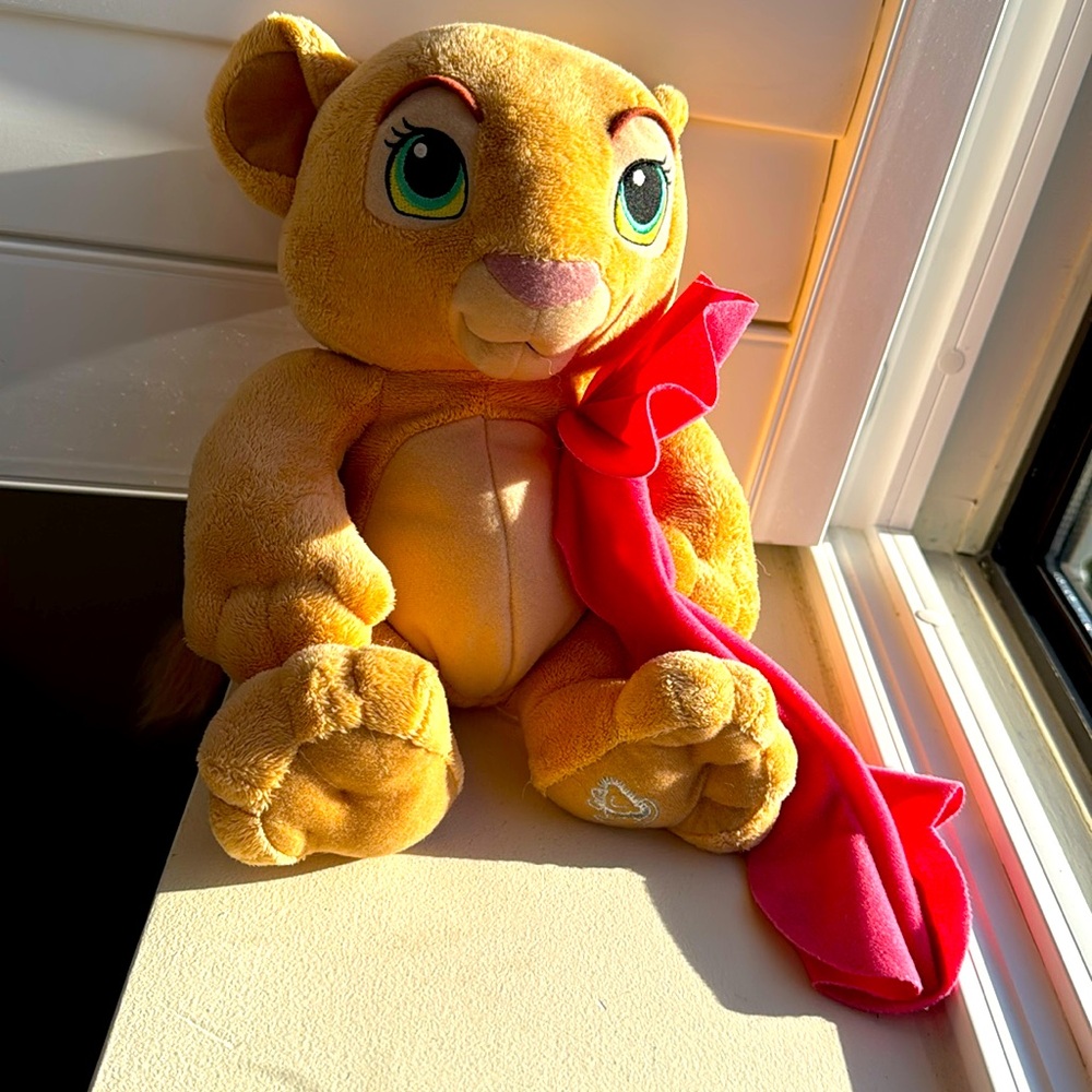 Disney’s Voice The Lion King, Cradling Cub  Nala with voices on push